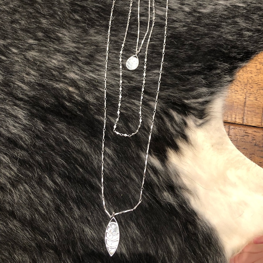 Stella and Dot silver and mother of pearl necklace